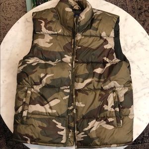 Old Navy camo puffy zip vest